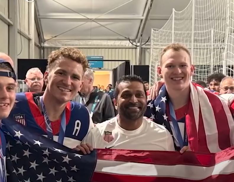 46 жил хүлээсэн ялалт: АНУ-ын хоккейчид Канадыг буулган авч, мөсөн талбайн домог боллоо