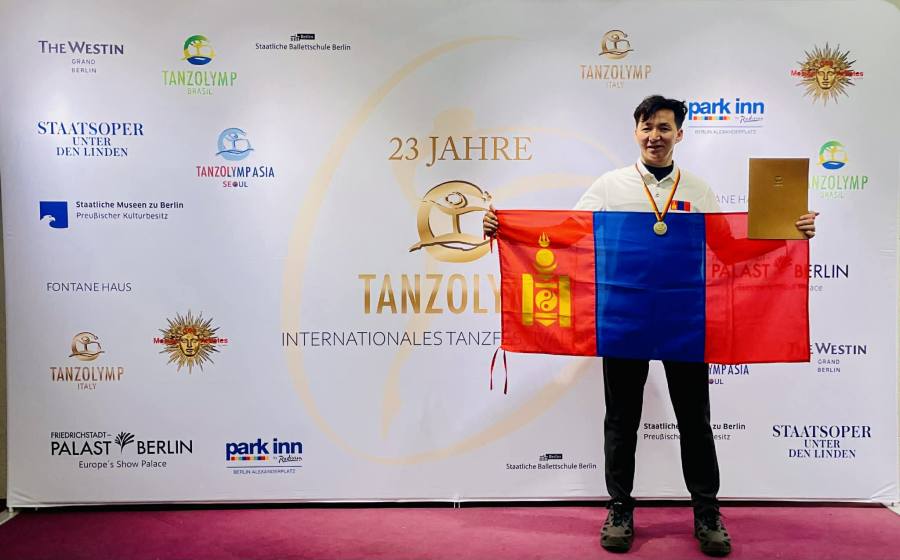 Олон улсын бүжгийн 33 дахь удаагийн нэр хүндтэй тэмцээнд бүжигчин Э.Амаржаргал амжилттай оролцож, хүрэл медаль хүртлээ