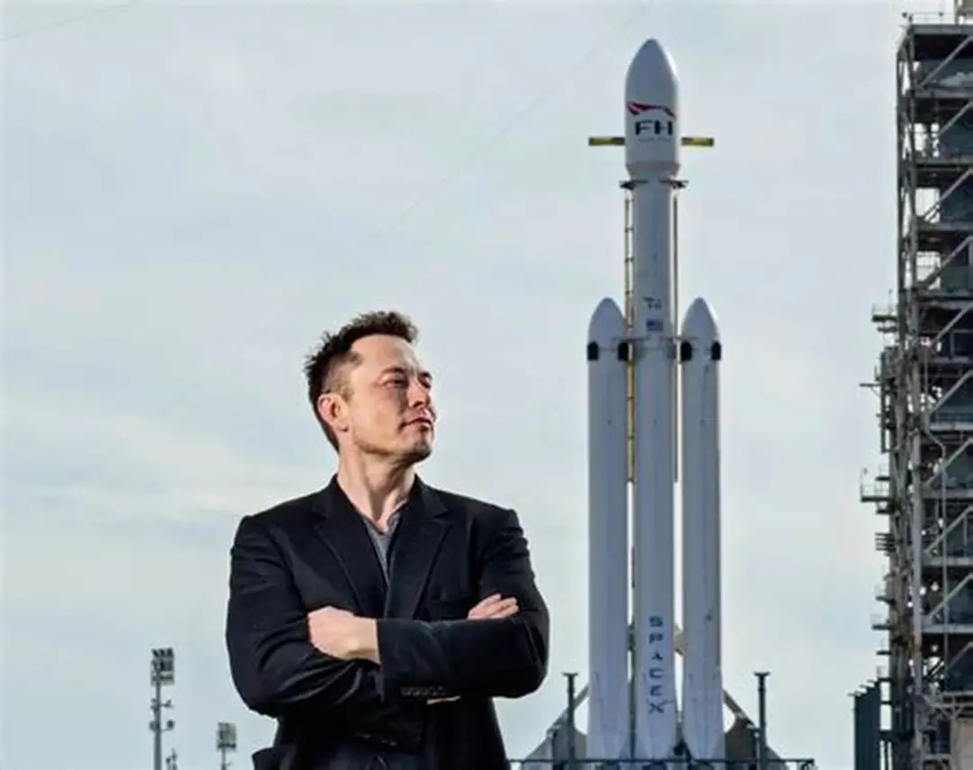 Иргэдийг дижитал ертөнцтэй холбох тархинд суулгадаг чип бүтээснээ танилцууллаа