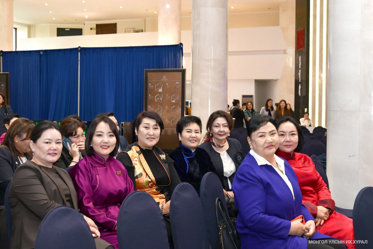 Эмэгтэй гишүүдийн хувцаслалтад дүрэм байдаг уу