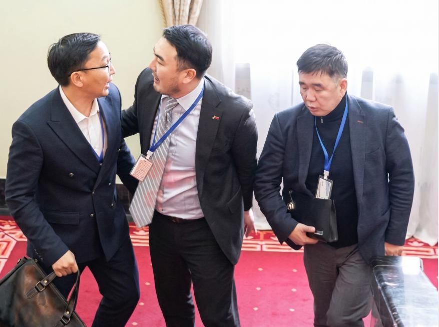 Ордныг яагаад хэрүүл, зодооны талбар болгох болгов оо, зөв удирдагч үгүйлэгдсэн үү